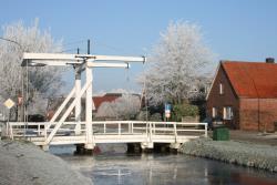 Brücke über den Kanal
