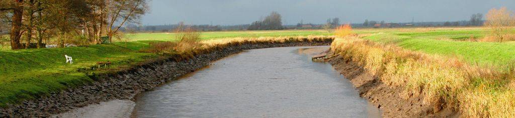 Hauptfehnkanal in Ostrhauderfehn Ostfriesland