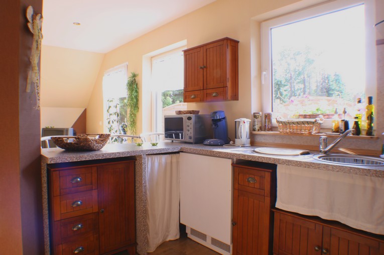 http://www.ferienwohnung-ostfriesland-koslitz.de/bilder_pension/kueche_wohnzimmer.jpg