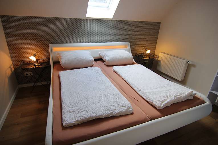 Schlafzimmer der Ferienwohnung An den Wieken im Erdgeschoss.